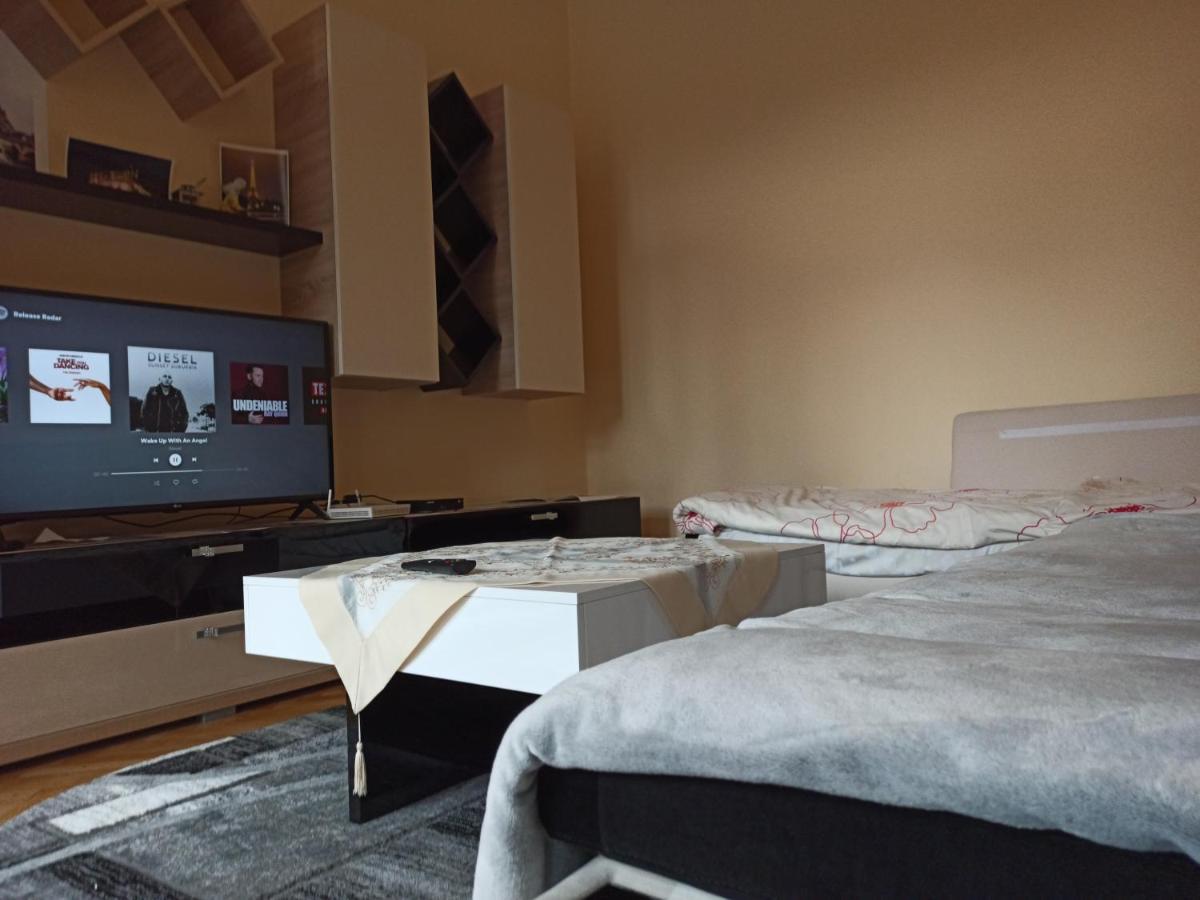 Robert'S Apartment Μπρασόβ Εξωτερικό φωτογραφία