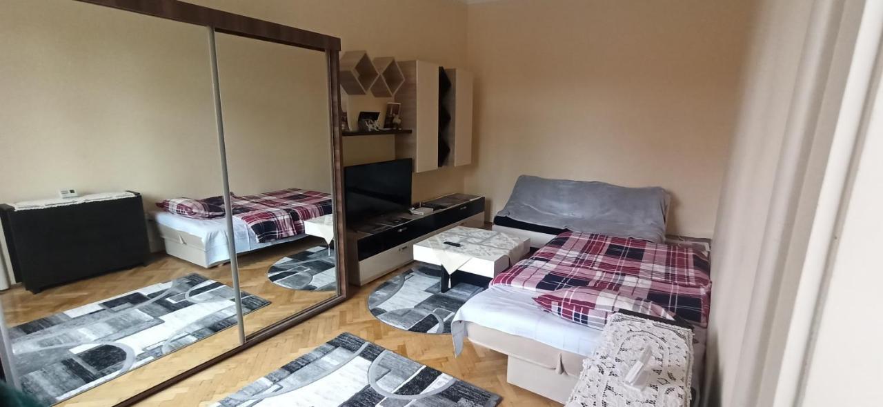 Robert'S Apartment Μπρασόβ Εξωτερικό φωτογραφία